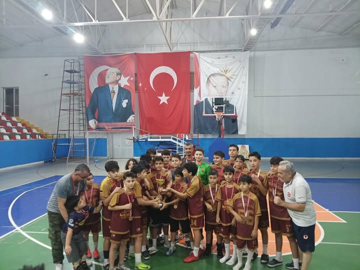 30 Ağustos Zafer Bayramı’na Özel Futbol Turnuvasında Şampiyon 28 Mart Kulübü Oldu Düziçi Gen...