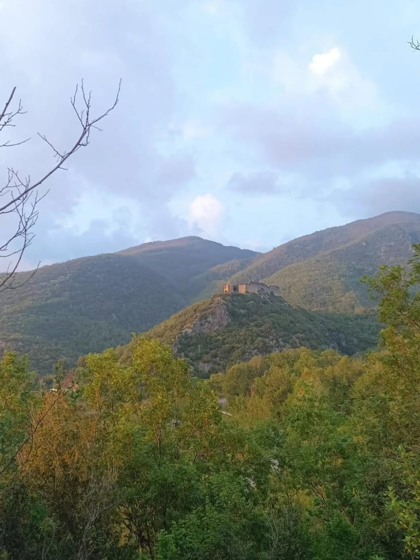 Düziçili Tarih öğretmenimiz Rümeysa Özşahin den Harun Reşit Kalesi Fotoğrafı